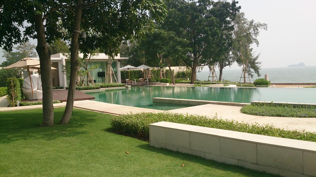 Huahin Luxury Beachfront Condo By Ml Номер фото