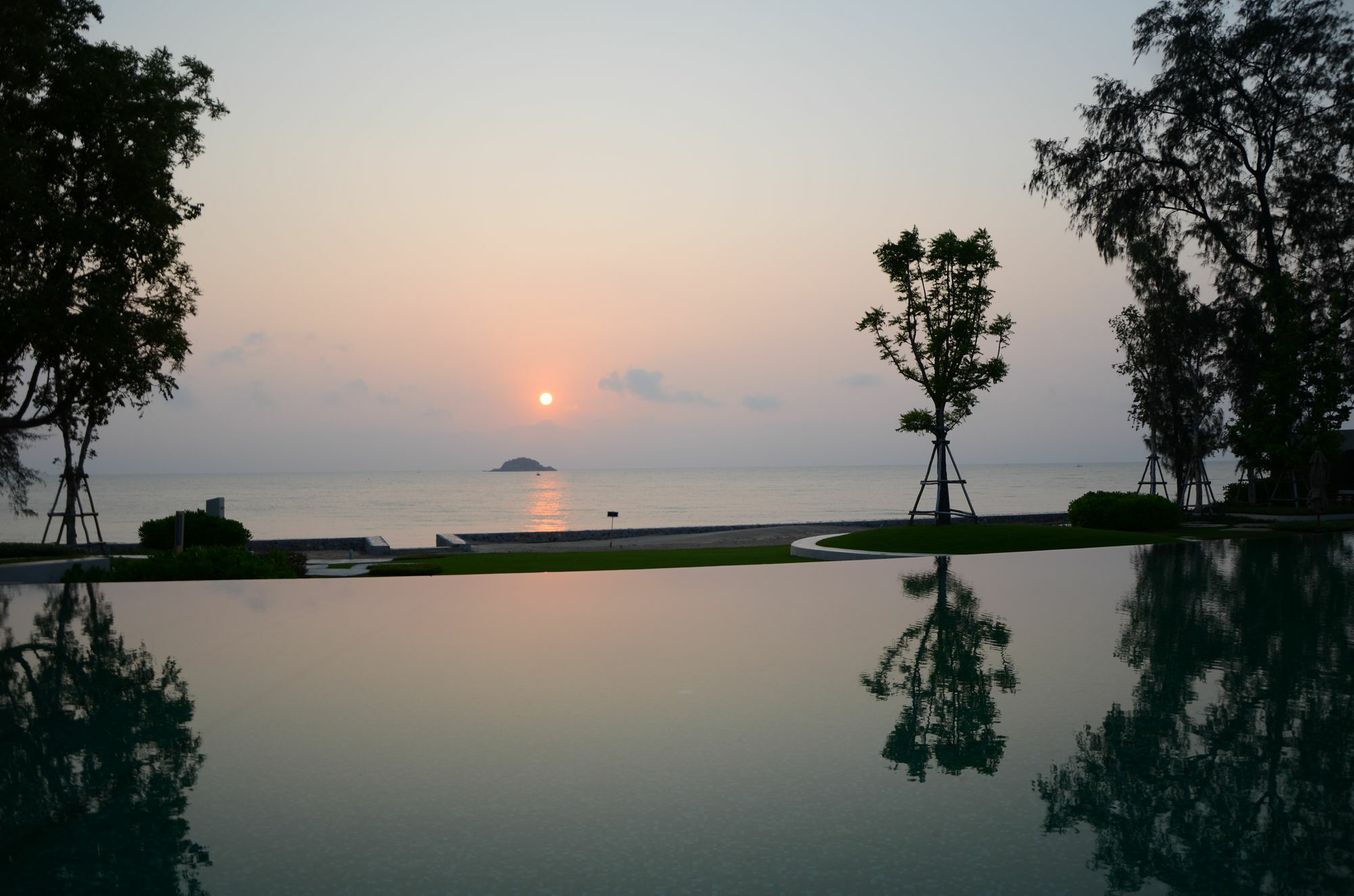 Huahin Luxury Beachfront Condo By Ml Экстерьер фото